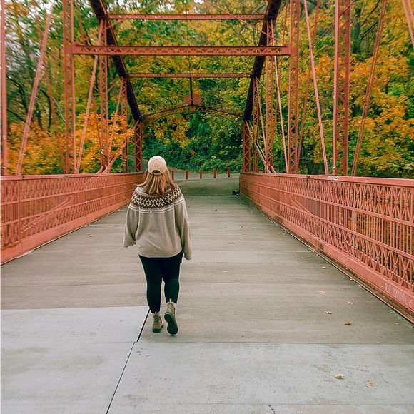 Meet your Posher, Sara - Picture 2 of 4